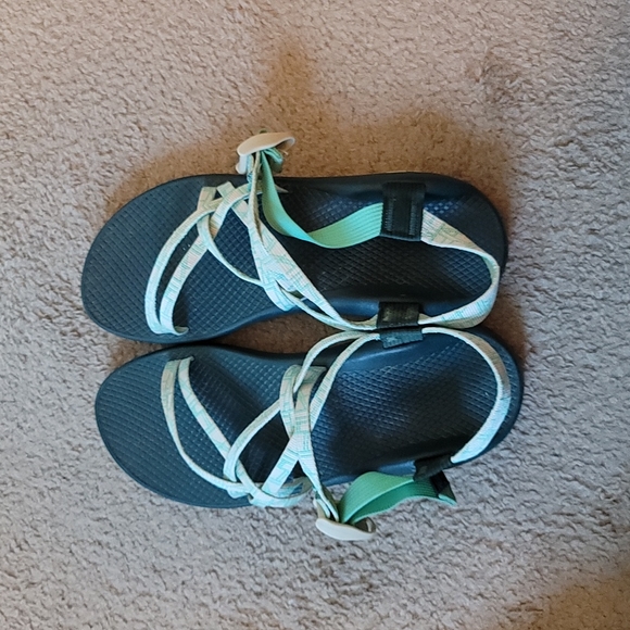 Chaco size 10 strappy sandals - Picture 2 of 7